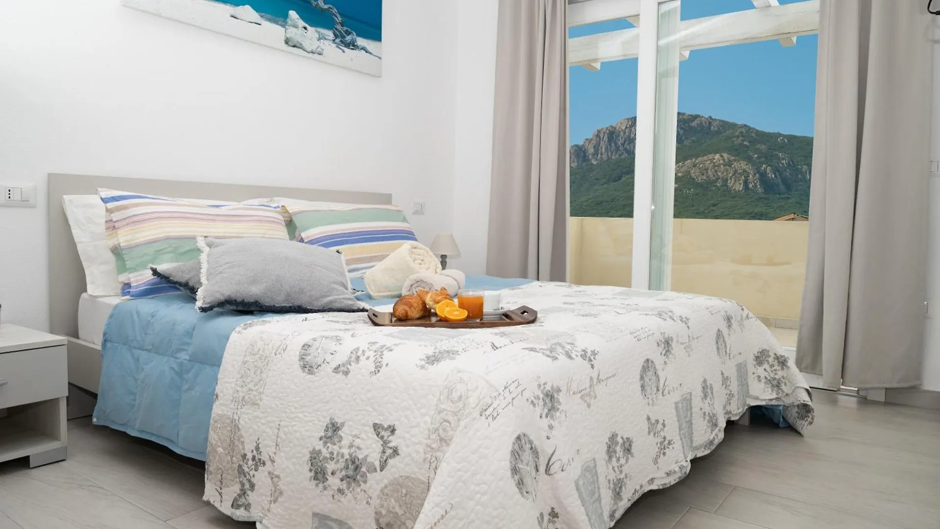 White, Villetta With Pool Viddalba Appartamento